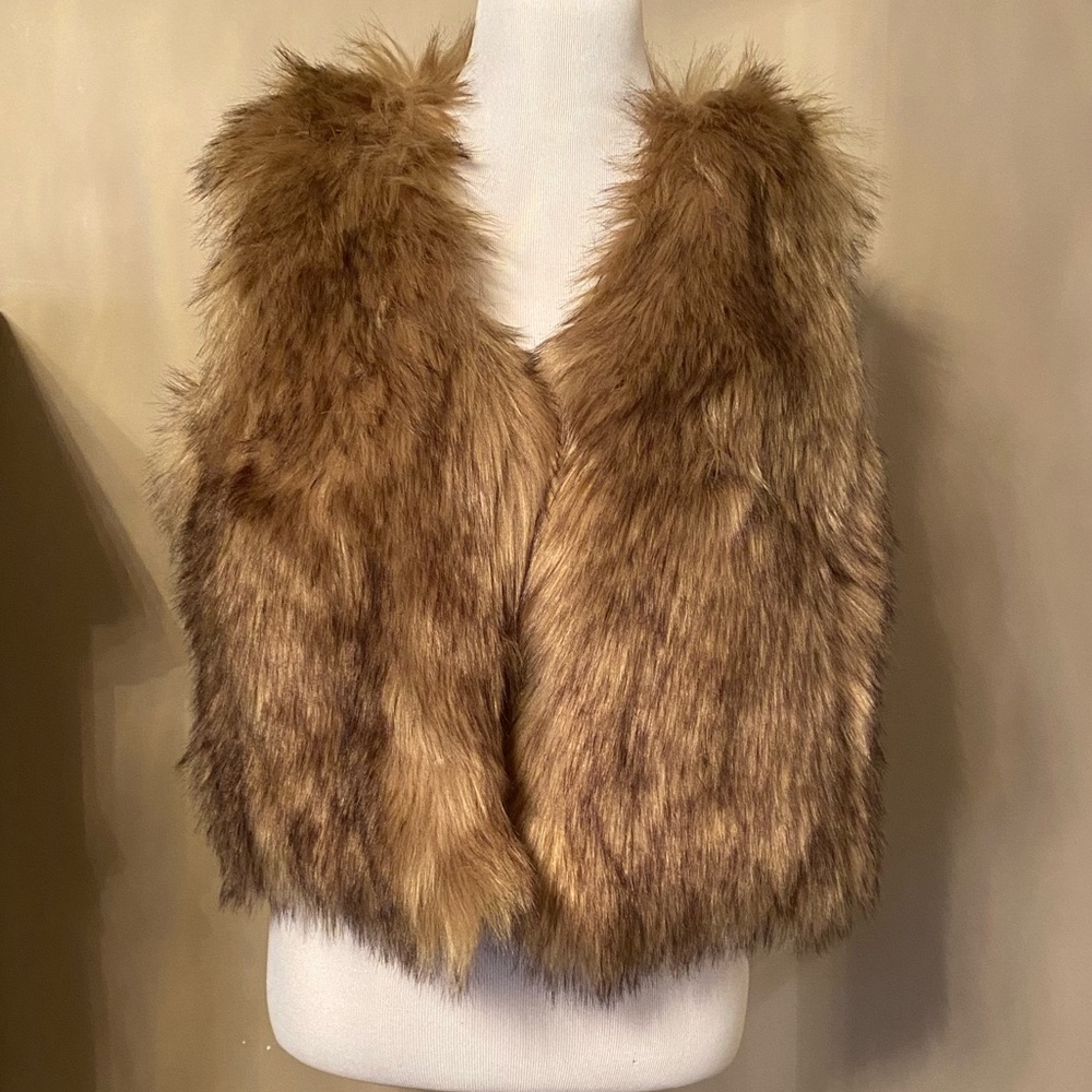 NEW WITHOUT TAGS! Thalia Sodi faux fur vest, small